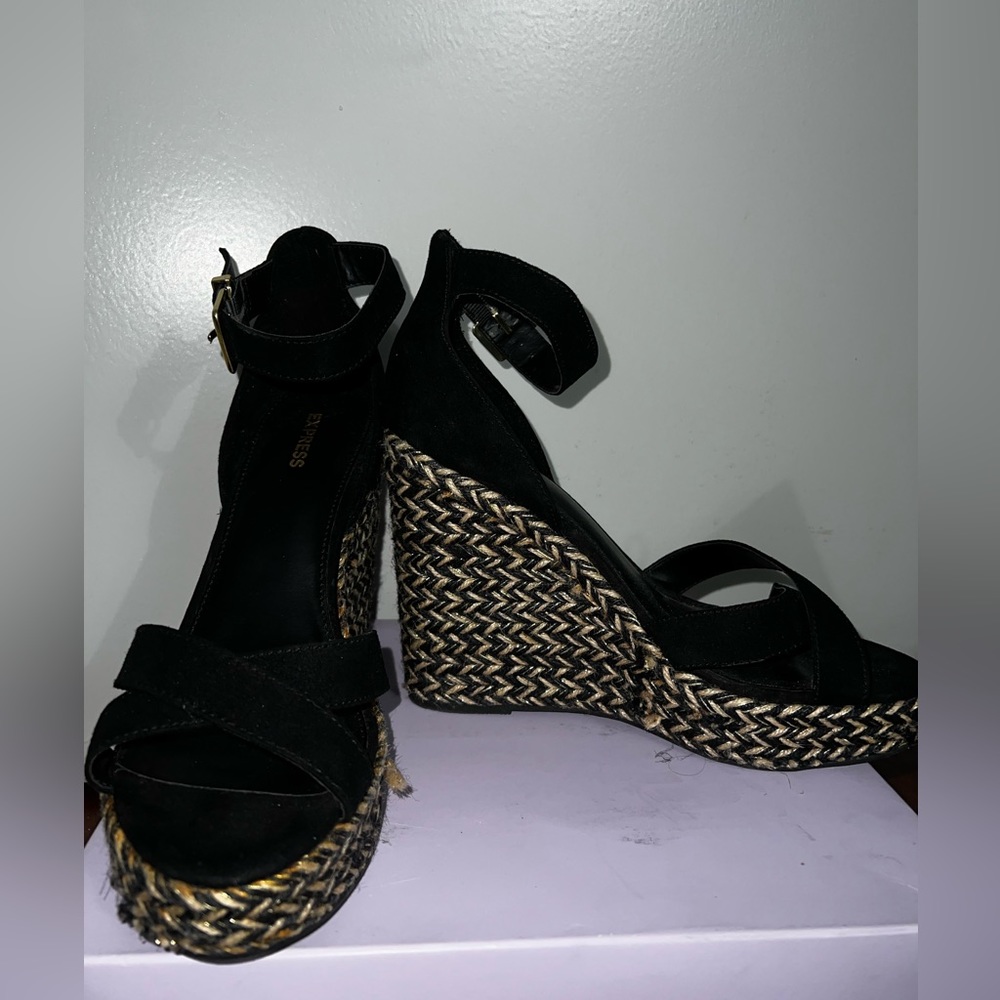 Express Wedges